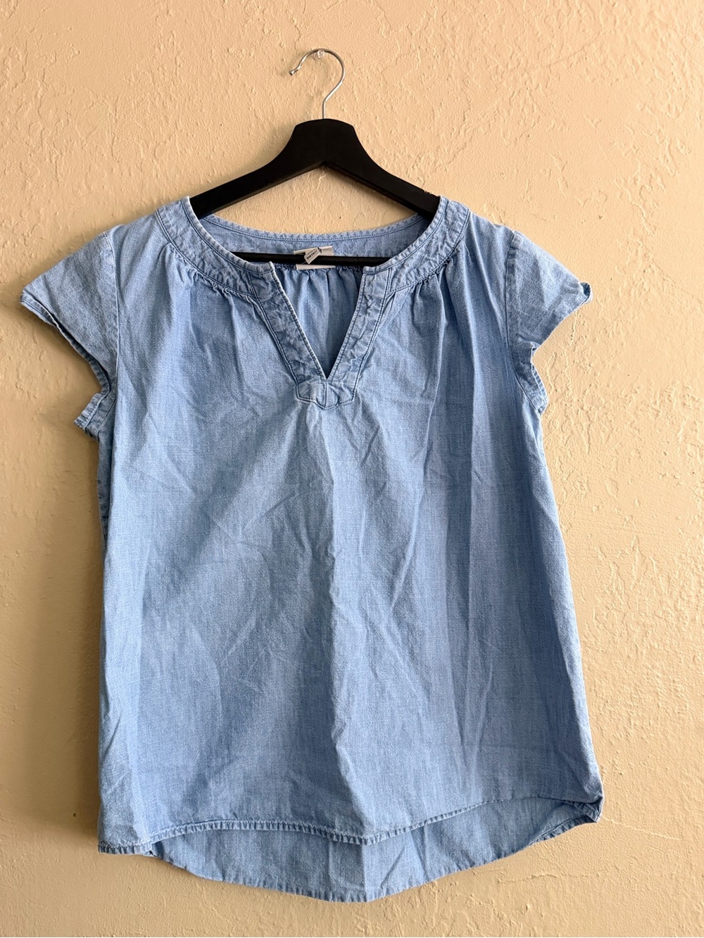 Light Blue Chambray Women’s Short Sleeve Top - Picture 1 of 4